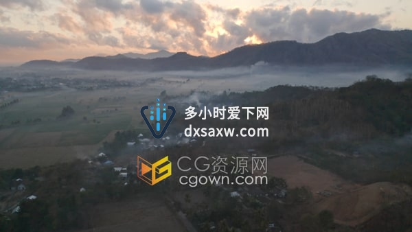 无人机航拍雾蒙蒙乡村农田房屋4K实拍视频素材下载