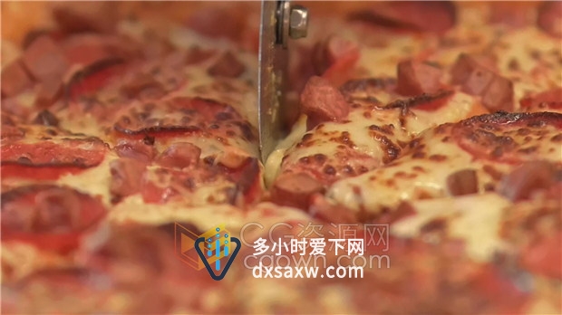 近景拍摄刀切比萨薄饼特写镜头美食食物实拍视频下载