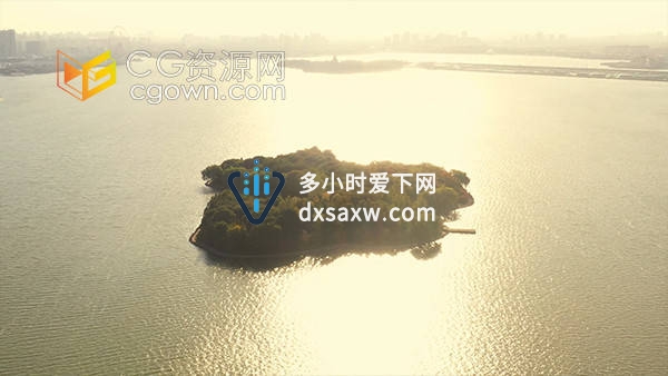 实拍唯美湖中小岛生态波光粼粼的湖面风视频素材