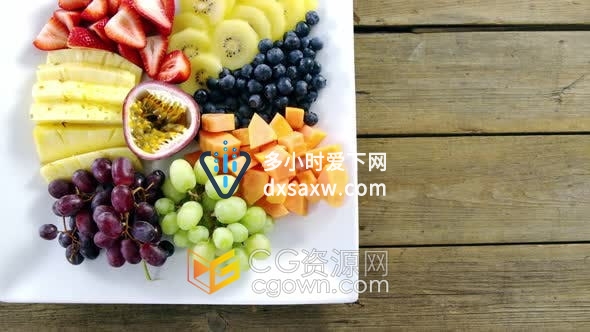 拍摄托盘中各种新鲜水果俯视图展示实拍视频素材